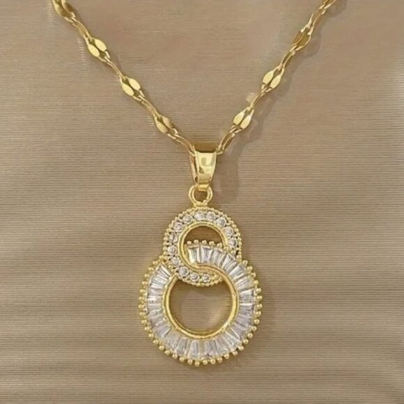 18k Gold Plated Crossover Circles Titanium Steel Diamond Necklace - Picture 5 of 9